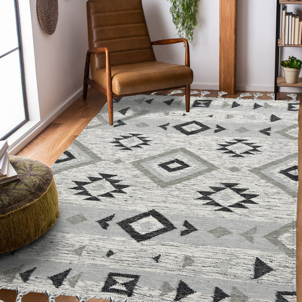 HomeRoots 5' Handmade Wool Area Rug with Striking Silver, Black & Gray Tribal Design – Perfect for Any Space 8' X 10' 571093