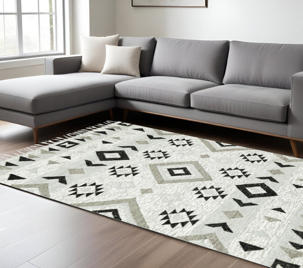 HomeRoots 5' Handmade Wool Area Rug with Striking Silver, Black & Gray Tribal Design – Perfect for Any Space 9' X 12' 571094