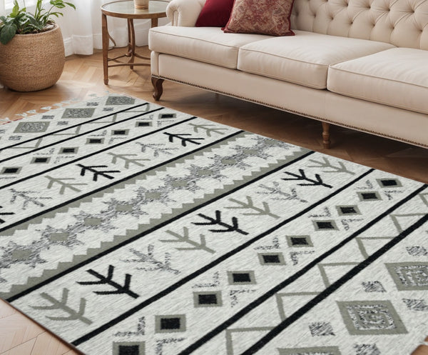 HomeRoots 5' Handmade Wool Tribal Area Rug in Ivory, Gray, and Black - Artisanal Flatweave with Fringe 5' X 8' 571096