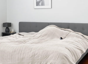 Homeroots 72" X 84" Cream And White Microfiber Heated Electric Full Double Blanket  Microfiber 571377