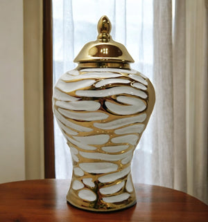 Homeroots 18" White And Gold Abstract Urn Ceramic Ginger Jar  Ceramic 571611