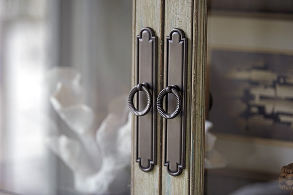 Lexington Tommy Bahama Home Sanctuary Curio China Cabinet - Elegant Coastal Design With Glass Doors, Adjustable Shelves & Led Lighting Palmetto  571-864