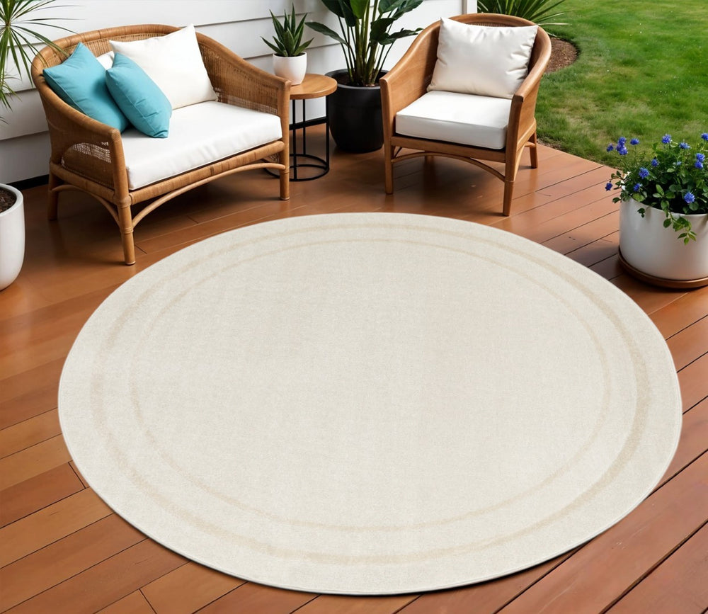 HomeRoots 8' Ivory and Gold Round Rug - Stylish Indoor/Outdoor Area Rug with Geometric Design & Easy Care 572570