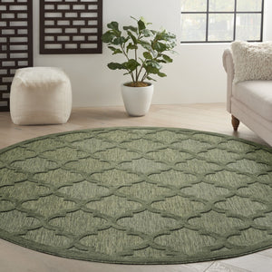 HomeRoots 8' Green Round Rug - Stylish Geometric Design for Indoor/Outdoor Spaces, Easy Care, Versatile Use 572803
