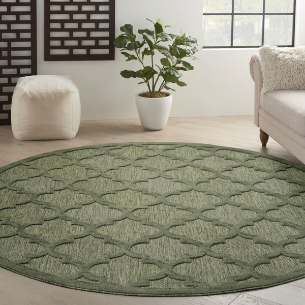 HomeRoots 8' Green Round Rug - Stylish Geometric Design for Indoor/Outdoor Spaces, Easy Care, Versatile Use 572803