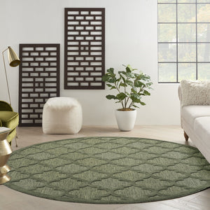 HomeRoots 8' Green Round Rug - Stylish Geometric Design for Indoor/Outdoor Spaces, Easy Care, Versatile Use 572803