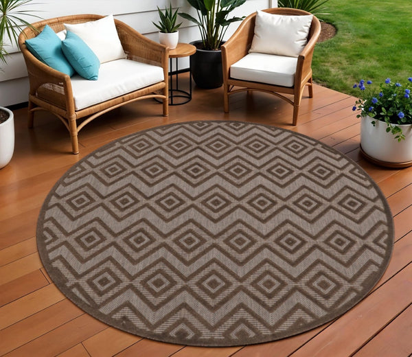 HomeRoots 8' Brown Round Geometric Area Rug - Versatile Indoor/Outdoor Solution with Low-Maintenance Style 572834