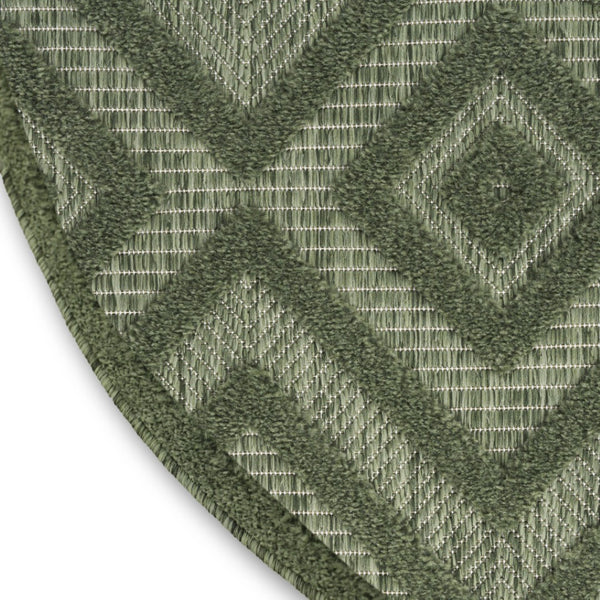 HomeRoots 8' Green Round Geometric Area Rug - Stylish Indoor/Outdoor Design with Low-Maintenance Durability 572835