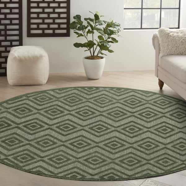 HomeRoots 8' Green Round Geometric Area Rug - Stylish Indoor/Outdoor Design with Low-Maintenance Durability 572835