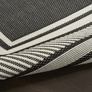 HomeRoots 6' X 9' Black Geometric Area Rug – Stylish Indoor & Outdoor Design for Modern Spaces, Easy Care! 572869
