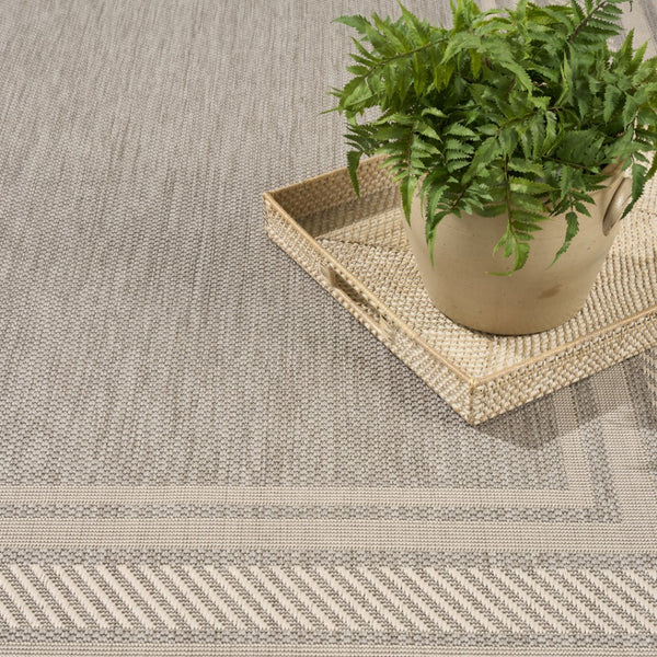 HomeRoots 6' X 9' Gray Geometric Area Rug - Stylish Indoor/Outdoor Design, Durable, Easy Care for Any Space 572873