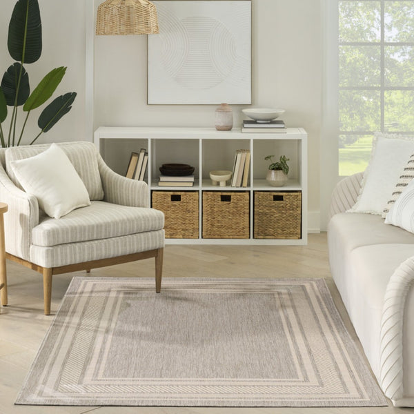 HomeRoots 6' X 9' Gray Geometric Area Rug - Stylish Indoor/Outdoor Design, Durable, Easy Care for Any Space 572873