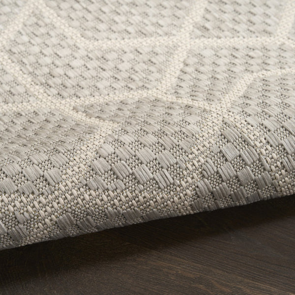 HomeRoots 6' X 9' Gray and Ivory Geometric Area Rug - Stylish, Durable & Easy-Care for Indoor/Outdoor Spaces 572880