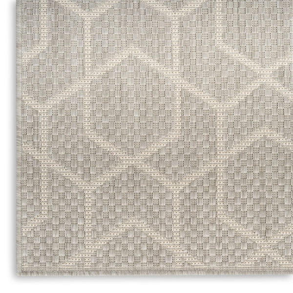 HomeRoots 6' X 9' Gray and Ivory Geometric Area Rug - Stylish, Durable & Easy-Care for Indoor/Outdoor Spaces 572880
