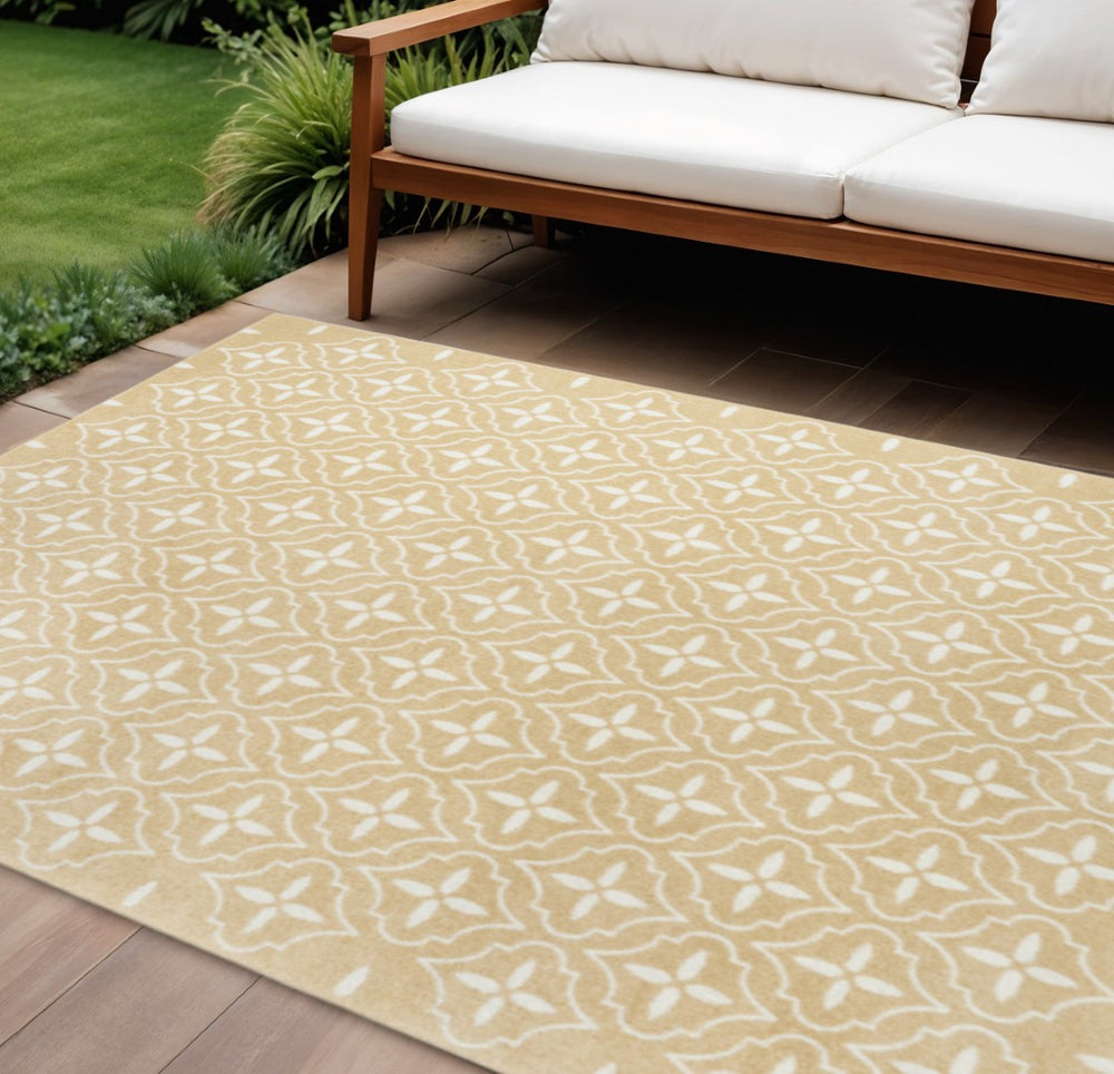 HomeRoots 6' X 9' Beige and Ivory Geometric Area Rug - Durable Indoor/Outdoor Design for Modern Spaces 572903