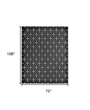 HomeRoots 6' X 9' Black and Ivory Geometric Area Rug – Stylish Indoor/Outdoor Durable Design for Modern Spaces 572904