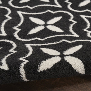 HomeRoots 6' X 9' Black and Ivory Geometric Area Rug – Stylish Indoor/Outdoor Durable Design for Modern Spaces 572904
