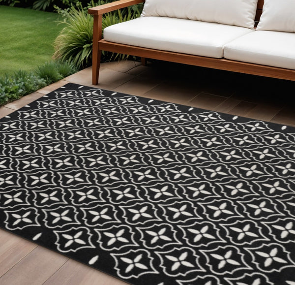 HomeRoots 8' X 10' Black And Ivory Geometric Indoor Outdoor Area Rug - Durable, Stylish, Easy to Clean Design 573064