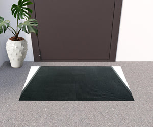 Homeroots 24" X 40" Black Rubber Outdoor Door Mat   573966