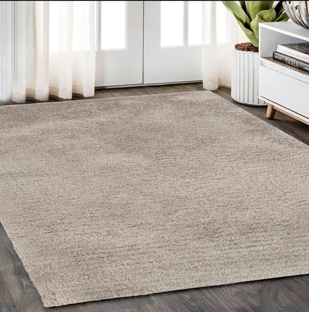 HomeRoots 5' Luxurious Silver Shag Area Rug - Hand-Tufted Softness for Cozy Living Rooms & Stylish Decor 5' X 7' 574455