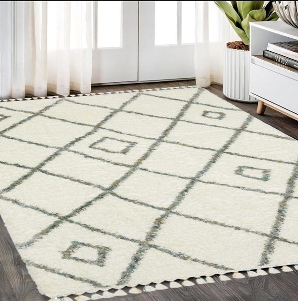 Homeroots 5' Ivory Diamond Shag Area Rug With Fringe - Stylish, Stain-resistant Comfort For Any Space 5' X 8' Polypropylene 574635