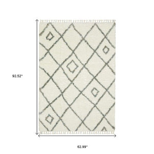 Homeroots 5' Ivory Diamond Shag Area Rug With Fringe - Stylish, Stain-resistant Comfort For Any Space 5' X 8' Polypropylene 574635