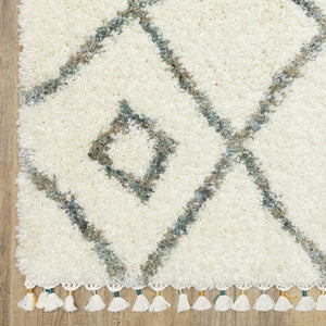 Homeroots 5' Ivory Diamond Shag Area Rug With Fringe - Stylish, Stain-resistant Comfort For Any Space 5' X 8' Polypropylene 574635