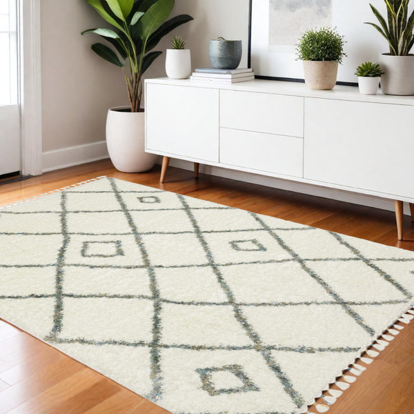 Homeroots 5' Ivory Diamond Shag Area Rug With Fringe - Stylish, Stain-resistant Comfort For Any Space 4' X 5' Polypropylene 574637