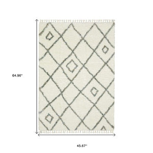 Homeroots 5' Ivory Diamond Shag Area Rug With Fringe - Stylish, Stain-resistant Comfort For Any Space 4' X 5' Polypropylene 574637
