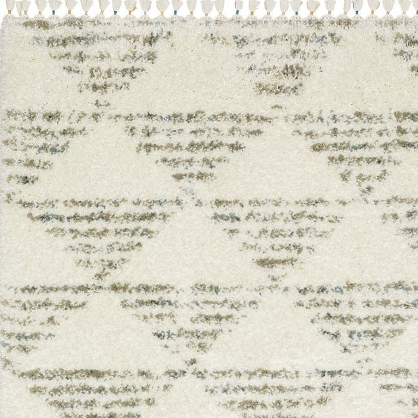 Homeroots 5' Luxurious Ivory Geometric Shag Area Rug With Trendy Fringe – Perfect For Cozy Spaces And Pets! 5' X 8' Polypropylene 574645