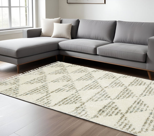 Homeroots 5' Luxurious Ivory Geometric Shag Area Rug With Trendy Fringe – Perfect For Cozy Spaces And Pets! 10' X 13' Polypropylene 574646