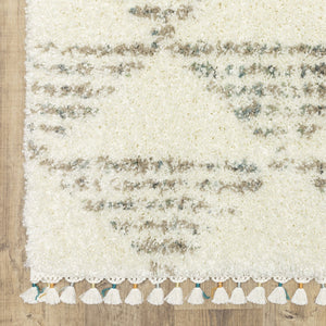 Homeroots 5' Luxurious Ivory Geometric Shag Area Rug With Trendy Fringe – Perfect For Cozy Spaces And Pets! 10' X 13' Polypropylene 574646