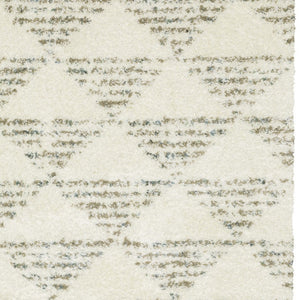 Homeroots 5' Luxurious Ivory Geometric Shag Area Rug With Trendy Fringe – Perfect For Cozy Spaces And Pets! 4' X 5' Polypropylene 574647