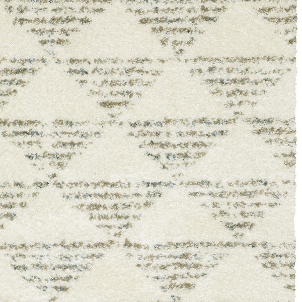 Homeroots 5' Luxurious Ivory Geometric Shag Area Rug With Trendy Fringe – Perfect For Cozy Spaces And Pets! 4' X 5' Polypropylene 574647