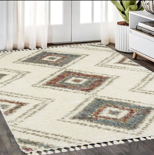 Homeroots 5' Ivory Southwestern Shag Area Rug With Fringe - Cozy, Stylish, And Stain Resistant For Any Decor 5' X 8' Polypropylene 574655