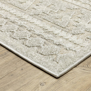 HomeRoots 5' Beige and Ivory Tribal Area Rug - Durable, Stain-Resistant Design for Stylish Living Spaces 5' X 8' 574819
