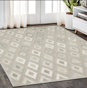HomeRoots 5' Elegant Beige and Gray Diamond Area Rug – Durable, Stain-Resistant, Perfect for Any Home Decor 5' X 8' 574823