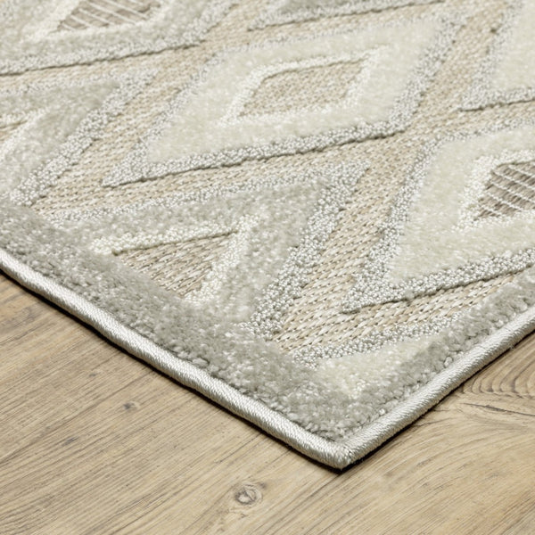 HomeRoots 5' Elegant Beige and Gray Diamond Area Rug – Durable, Stain-Resistant, Perfect for Any Home Decor 5' X 8' 574823