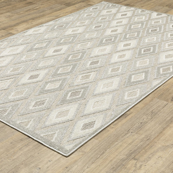 HomeRoots 5' Elegant Beige and Gray Diamond Area Rug – Durable, Stain-Resistant, Perfect for Any Home Decor 7' X 10' 574825