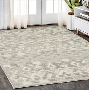 Homeroots 5' Geometric Power Loom Area Rug In Beige And Gray - Stylish, Stain-resistant Decor For Any Space 5' X 8' Polypropylene 574843