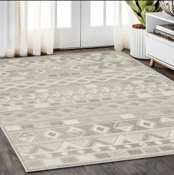 Homeroots 5' Geometric Power Loom Area Rug In Beige And Gray - Stylish, Stain-resistant Decor For Any Space 5' X 8' Polypropylene 574843