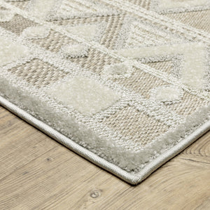 Homeroots 5' Geometric Power Loom Area Rug In Beige And Gray - Stylish, Stain-resistant Decor For Any Space 5' X 8' Polypropylene 574843