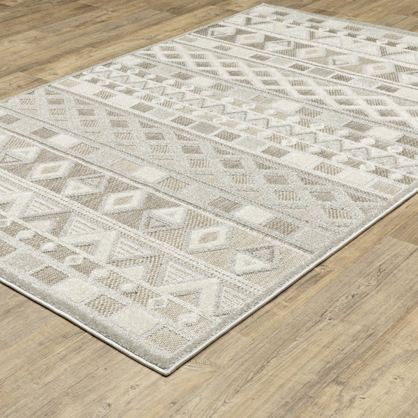 Homeroots 5' Geometric Power Loom Area Rug In Beige And Gray - Stylish, Stain-resistant Decor For Any Space 5' X 8' Polypropylene 574843