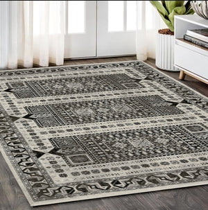 Homeroots 5' Ivory Oriental Area Rug With Charcoal Design And Fringe - Stain Resistant, Stylish Home Decor 5' X 8' Polyester 574881