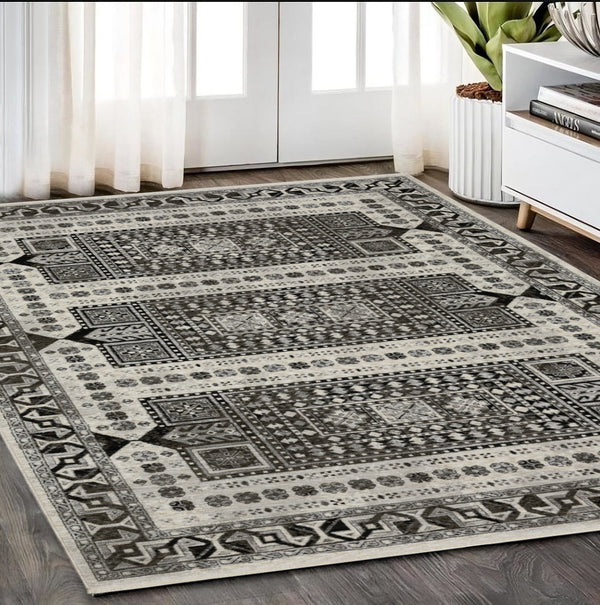 Homeroots 5' Ivory Oriental Area Rug With Charcoal Design And Fringe - Stain Resistant, Stylish Home Decor 5' X 8' Polyester 574881