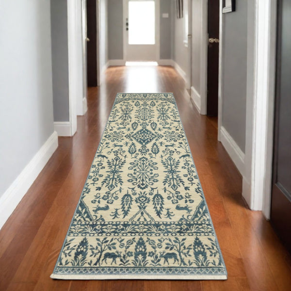 HomeRoots 5' Elegant Ivory and Blue Oriental Area Rug with Fringe - Stain Resistant, Ideal for Any Room 8' Runner 575234