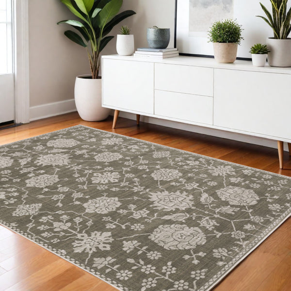 Homeroots 4' Gray Oriental Area Rug - Stylish, Stain-resistant Design For Cozy Spaces And Modern Decor 4' X 6' Polyester 575243