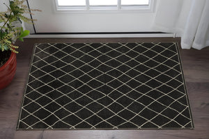 Homeroots 3' Charcoal And Ivory Trellis Area Rug - Stylish, Stain-resistant Design For Modern Home Decor 3' X 5' Polypropylene,Polyester 575265