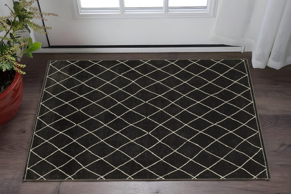 Homeroots 3' Charcoal And Ivory Trellis Area Rug - Stylish, Stain-resistant Design For Modern Home Decor 3' X 5' Polypropylene,Polyester 575265