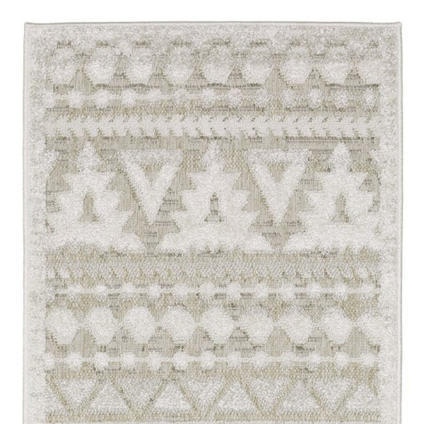 HomeRoots 5' Beige and Ivory Tribal Area Rug - Durable, Stain-Resistant Design for Stylish Living Spaces 8' Runner 575267